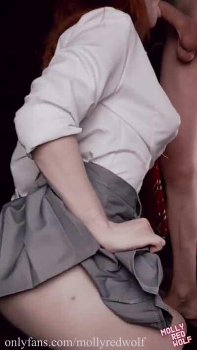 Sexy Ginny Weasley cosplayer gives sloppy blowjob