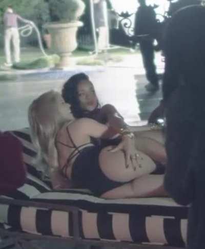 Rihanna grabbing a handful of Shakira‘s ass