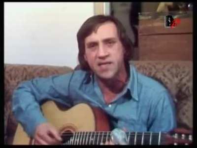 Друзья, что-то накатило, знаете ли... Хочется чего-то такого... Душевного... Вот вам папка, где лежат ВСЕ песни Владимира Семёновича Высоцкого, которые он когда-либо исполнял. Ссылка в комментариях