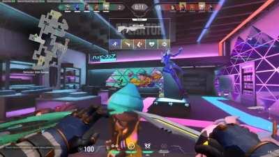 Weird eldritch-esque noises coming from the glitchpop store on split... new character related some how maybe? It stops after a bit, just like the Yoru footsteps / Astra stars.