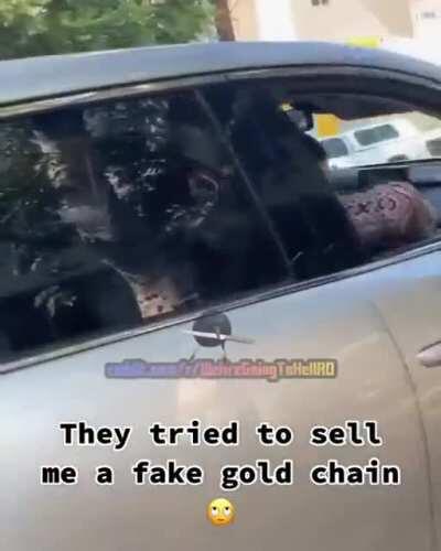 Totusi se pare ca corb la corb isi scoate ochii