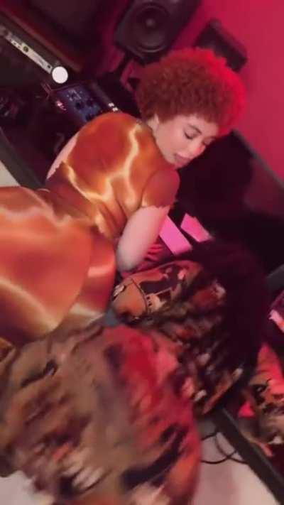 Ice Spice & Nicki Minaj Twerking