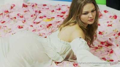 Bonus vid of Sav in that same dress!