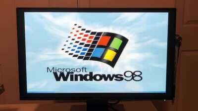 Installed Windows 98 on an SSD, but it's buggy
