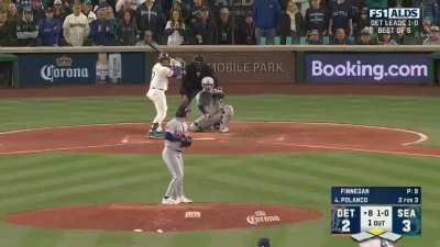 Mariners fan has an emotional moment after Seattle takes the lead
