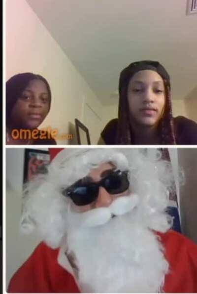 GUYSSSSS!!1!1!1!!1!1 IS SANTA A GAMMMERER??