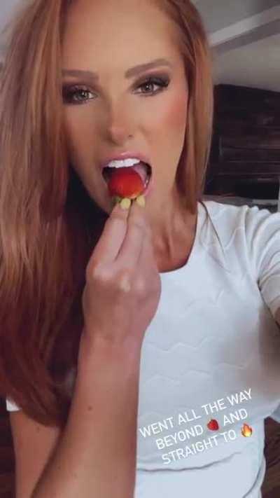 The red hair suits her damn well!!