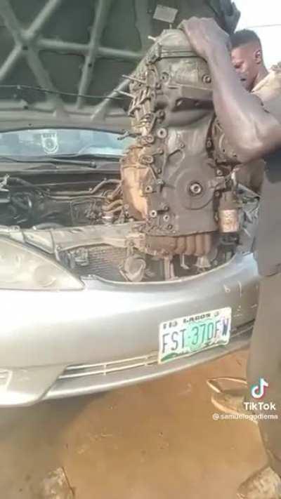 Nigerian Mechanic hoists engine out of a car by himself with no tools.