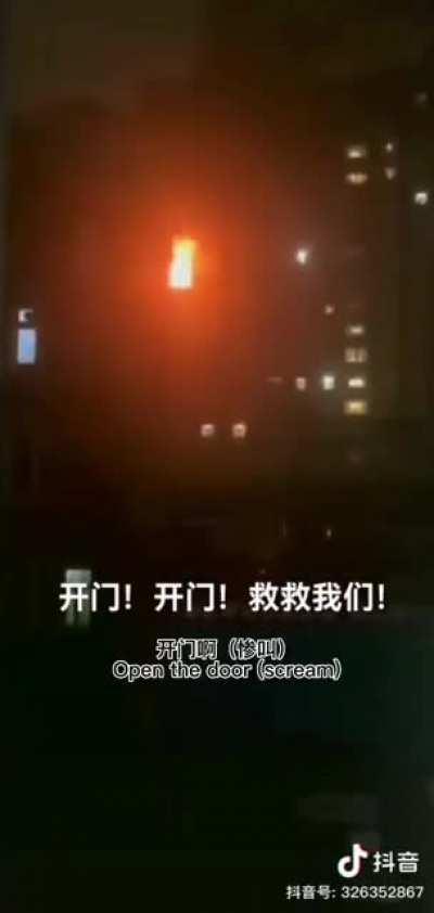 The fire in Urumqi, Xinjiang, the last screams of the residents who were burned to death, other residents could only stand by the window to watch, because everyone was locked at home.