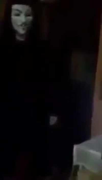 sucuk ye (2000 kere gordugunuzu biliyorum ama hala komik)