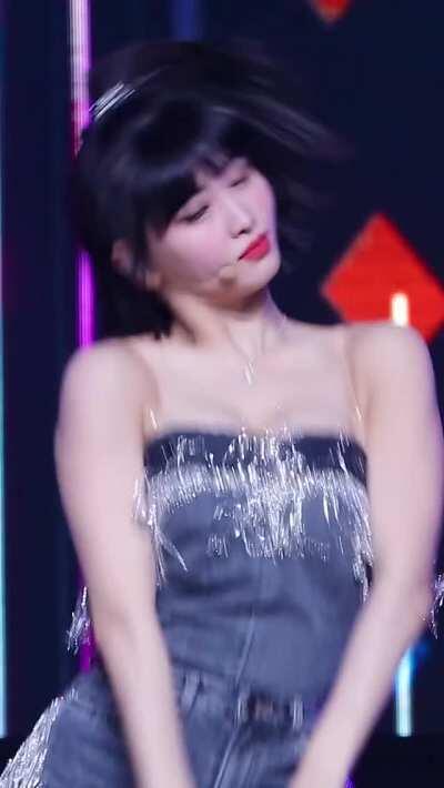 Momo - jean outfit, i can't stop me