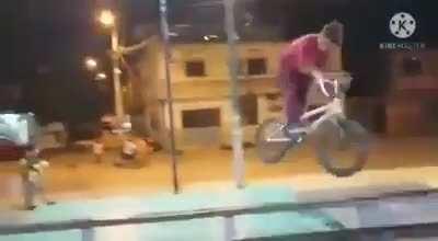 Tira essa câmera daqui 😡