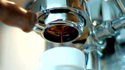 New grinder, new workflow video. I'm sorry I still suck at latte art. Enjoy the video. Details in the comments