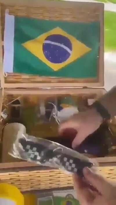 Vou mandar na caixa postal pra vc muquinha