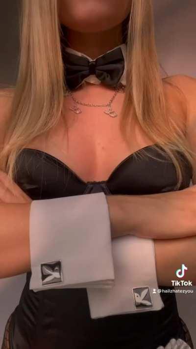 I love Halloween🐰