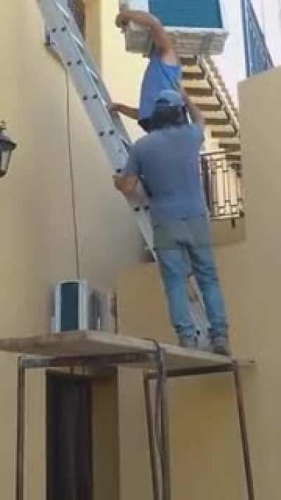 Yeah let’s just hold the stair with my hands. What could possibly go wrong.