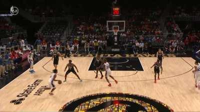 [Highlight] Tyrese Maxey's nice dish to Dwight Howard for the and 1