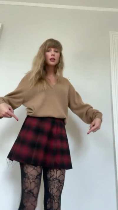 Taylor Swift looking fine - and basic - as hell