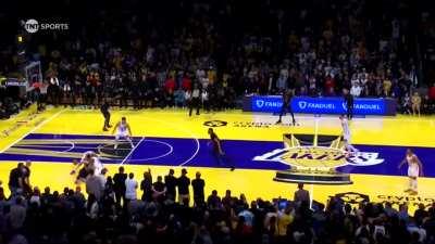 [Highlight] Suns force a turnover, but Referees grant Lakers a timeout while the ball is loose