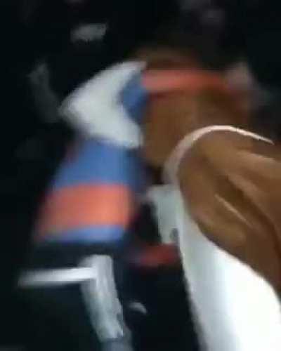 Örümcek Adam Tony Stark'ı kurtarmak için İsa ile dövüşüyor