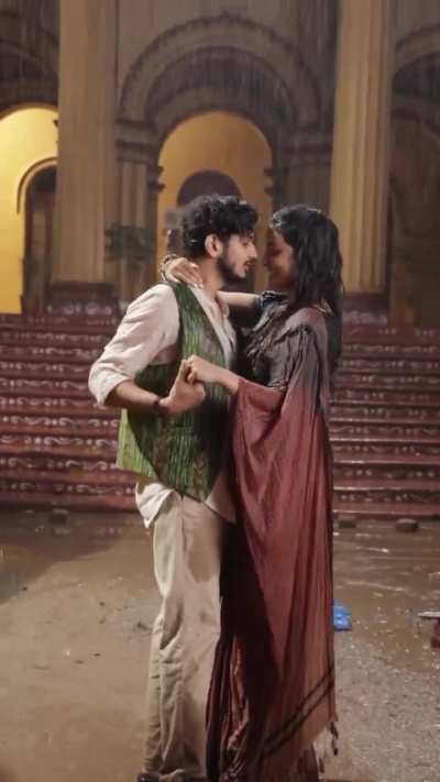 She looks so good in saree man 😍