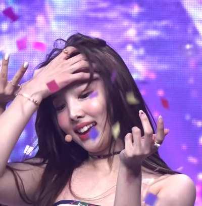 210610 - Nayeon