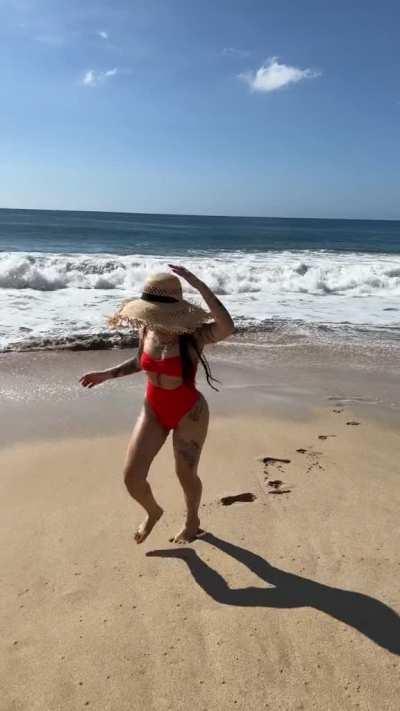 Bella Poarch's ass drive me crazy