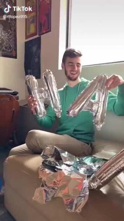 This radiates Seán energy