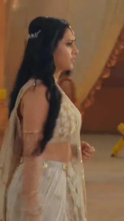 Mallika Singh bouncing boobies 🤤🤤