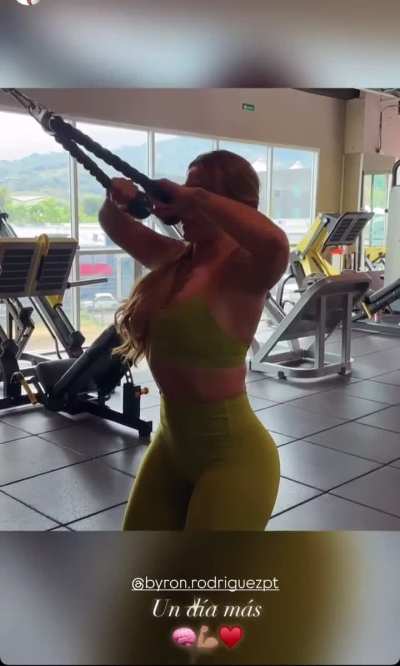 Que tetas que rica se ve 🤤