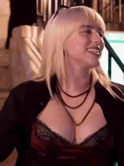 I love that Billie Eilish is flaunting her massive breasts now and doesn't shy from it!