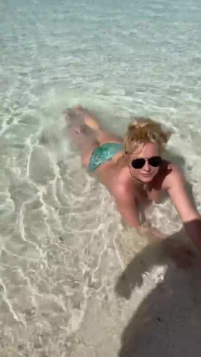 Plowing Britney Spears on a tropical beach would be the best