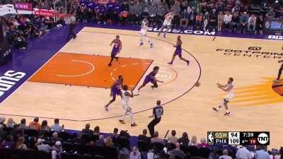 [Highlight] Steph and Dray show amazing chemistry as Dray finds Curry in his spot for the triple