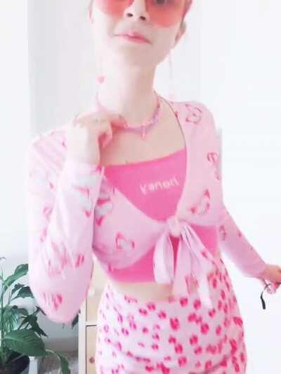 I wanted to show my outfit! 🎀 (23F)