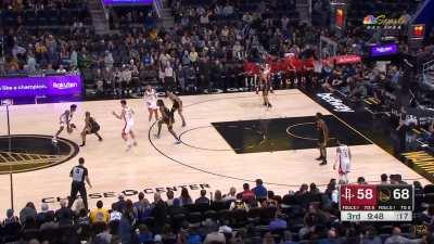 [Highlight] Warriors announcers admit Klay Thompson gets away with a travel