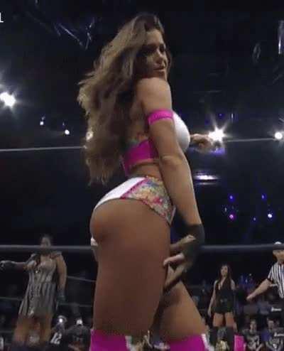 And Brooke Tessmacher on the apron