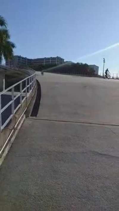 Caiu com a bike do Itaú kkkkkkkk otario