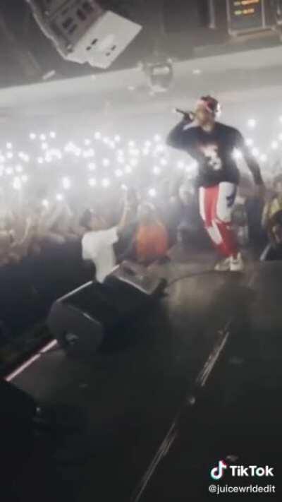 The energy here is insane. I wasnt even there but still felt that trough the screen. R.I.P legend, may youre soul rest in heven 🙏🏻