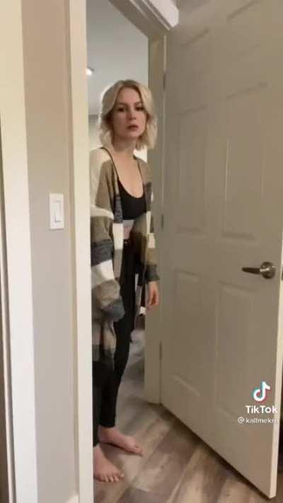 Finally got shots of kallmekris’s feet. I’d rate a solid meh.