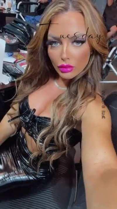 Snowhite Goddess Mandy Rose