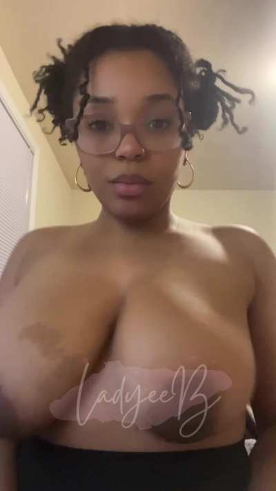 Just wanna be your favorite girl