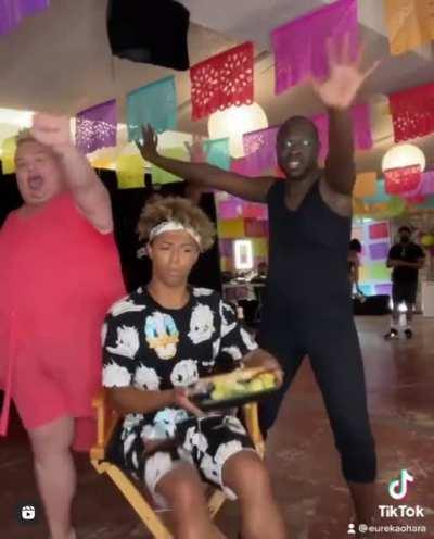 Right in front of Shangela’s salad! 😆