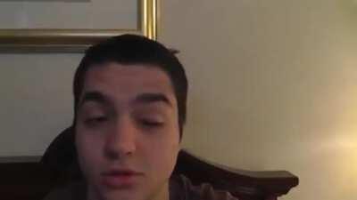 Leon é meio fedido kkk