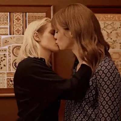 Kristen Stewart and Mackenzie Davis