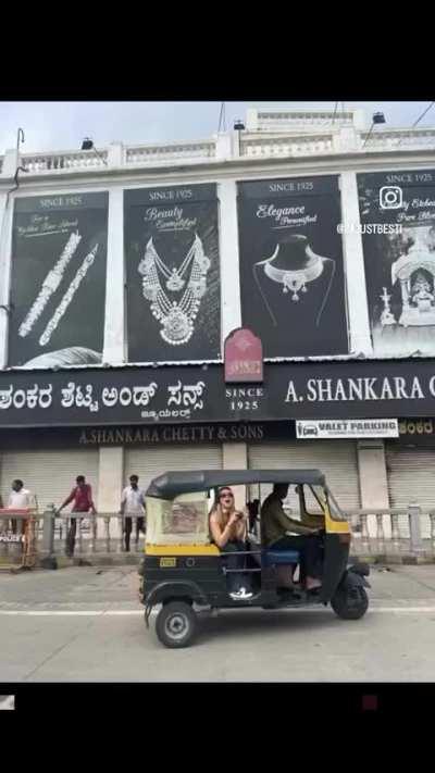 2 Blondes went to India