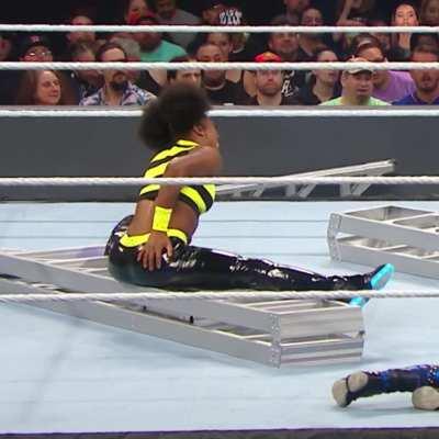 Naomi’s ass in latex leggings is so sexy