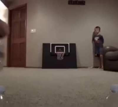 Basketball trickshot