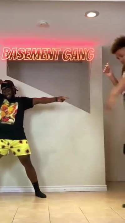 PRA QUEM NAO SABE O GRUPO CORPORAÇÃO BAEBAE É ASSIM O DIA TODO SO DOCES E GROSELIAS NOS AMAMOS MUITO 🥰