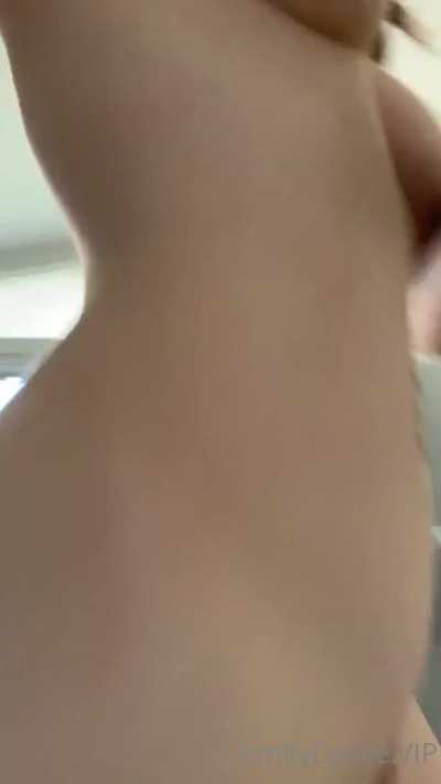 @Emily Lynne 🍑🍑🍑🍑😏😏😏😏