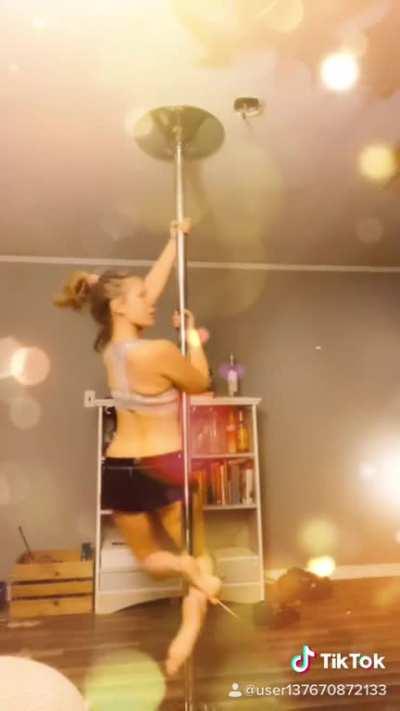 My form is awful, but it’s my first day after over 10 years of dreaming of pole dance as a hobby and I learned two spins 😊💕